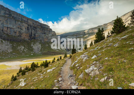 Dans l'après-midi près de Torla Canyon d'Ordesa, Aragón, Espagne. Ordesa et Monte Perdido Parc National. Banque D'Images