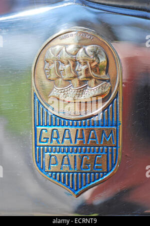 Graham paige montrant l'insigne de radiateur 3 graham frères Joseph robert et ray Banque D'Images