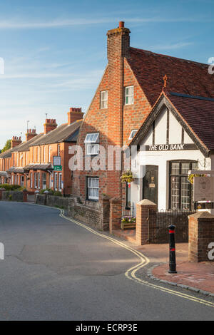 Après-midi sur la rue en Alfriston, East Sussex, Angleterre. Banque D'Images