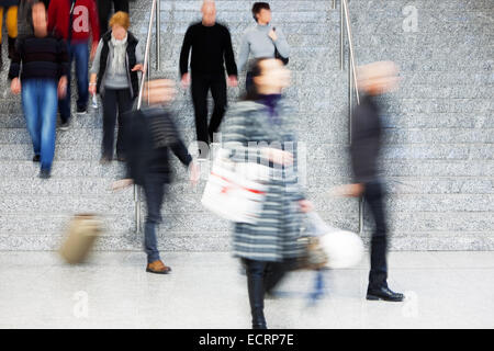 Les gens en montant un escalier, Motion Blur Banque D'Images