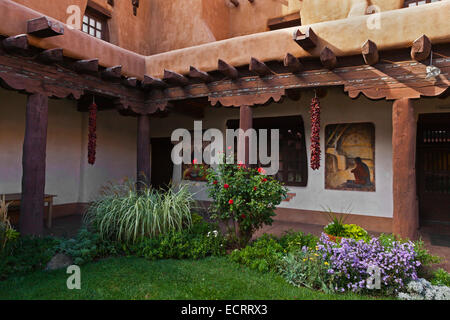 Cour de la NEW MEXICO MUSEUM OF ART - Santa Fe, NOUVEAU MEXIQUE Banque D'Images