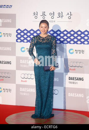 Kim, Hee-Ae 17 déc 2014 : actrice sud-coréen Kim Hee-Ae pose lors d'un événement tapis rouge de la société Blue Dragon Film Awards à Séoul, Corée du Sud. © Lee Jae-Won/AFLO/Alamy Live News Banque D'Images