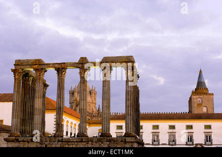 Ruines du temple romain de Diane à Evora (Alentejo, Portugal, Europe Banque D'Images