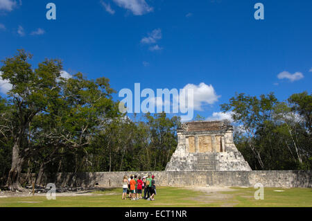 Au Temple, les ruines mayas de Chichen Itza, Riviera Maya, péninsule du Yucatan, Mexique Banque D'Images