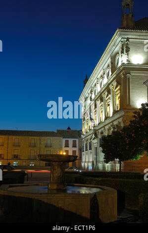 Palacio de las Cadenas dans la Plaza de Vázquez Molina au crépuscule, Úbeda, Jaén province, Andalusia, Spain, Europe Banque D'Images