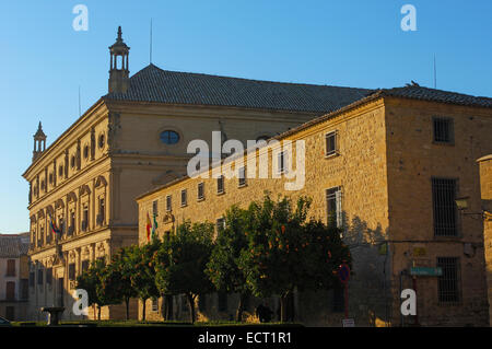 Palacio de las Cadenas, 16e siècle, par l'architecte Andrés de Vandelvira, aujourd'hui Mairie, Úbeda, province de Jaén, Espagne, Europe Banque D'Images