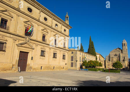 Palacio de las Cadenas, 16e siècle, par l'architecte Andrés de Vandelvira, maintenant, l'hôtel de ville et église de la Salvador, Úbeda Banque D'Images