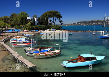 Le Cap d'Antibes et l'Olivette port. Banque D'Images