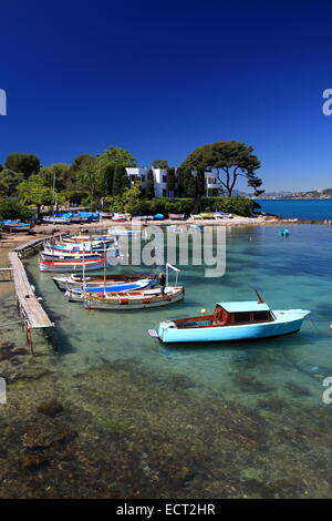 Le Cap d'Antibes et l'Olivette port. Banque D'Images