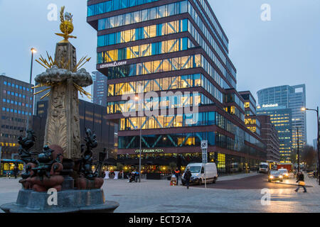 Façade d'un immeuble de bureaux au centre-ville de Rotterdam, sur les bureaux, taxe de Blaak consulting company Loyens & Loeff, Banque D'Images