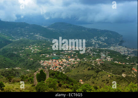 Paysage près de town Vietri sul Mare, Campanie, Italie Banque D'Images