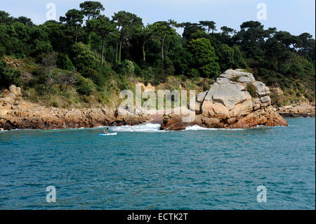 Kayak de mer,Ile de Bréhat, côte de granit rose, Côtes-d'Armor, Bretagne, France Banque D'Images