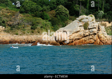 Kayak de mer,Ile de Bréhat, côte de granit rose, Côtes-d'Armor, Bretagne, France Banque D'Images