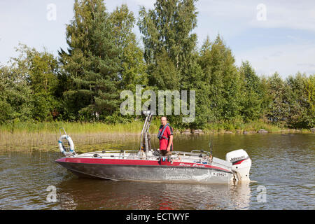 Bateau à moteur pour la pêche, le lac rautavesi, vammala village, Finlande, Europe Banque D'Images