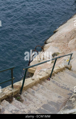 Escalier en pierre menant à l'Océan Banque D'Images