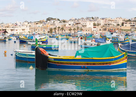 Le village de pêcheurs de Marsaxlokk un village traditionnel de Malte Banque D'Images