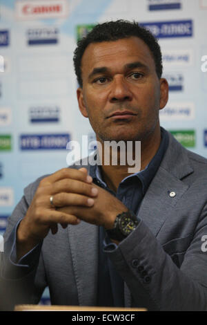 Formateur néerlandais Ruud Gullit après un match avec le FC Zenit de Saint-Petersbourg au stade de football Terek dans la capitale tchétchène Gr Banque D'Images