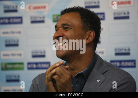 Formateur néerlandais Ruud Gullit après un match avec le FC Zenit de Saint-Petersbourg au stade de football Terek dans la capitale tchétchène Gr Banque D'Images