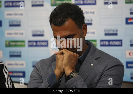 Formateur néerlandais Ruud Gullit après un match avec le FC Zenit de Saint-Petersbourg au stade de football Terek dans la capitale tchétchène Gr Banque D'Images