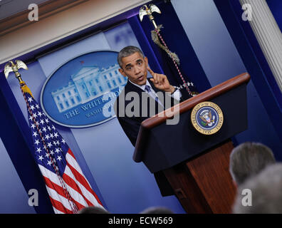 Washington, DC, USA. Dec 19, 2014. Le président américain Barack Obama accueille la conférence de presse de fin d'année dans la salle de briefing de la Brady Maison Blanche à Washington, DC, la capitale des États-Unis, le 19 décembre 2014. Credit : Bao Dandan/Xinhua/Alamy Live News Banque D'Images