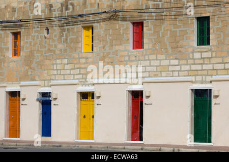 Des portes dans le village de pêcheurs de Marsaxlokk un village traditionnel de Malte Banque D'Images