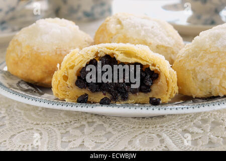 Gâteaux d'Eccles une petite pâtisserie ronde remplie de raisins de Corinthe ou Raisins secs originaires de la ville d'Eccles dans le nord de l'Angleterre Banque D'Images