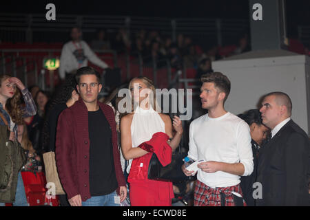 Lauren Pope capté à l'émission en direct de vêtements allant jusqu'à son siège avant les principaux Vêtements Show Live Catwalk. NEC Décembre 2014 Banque D'Images