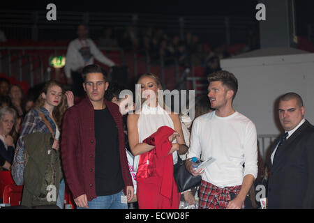 Lauren Pope capté à l'émission en direct de vêtements allant jusqu'à son siège avant les principaux Vêtements Show Live Catwalk. NEC Décembre 2014 Banque D'Images