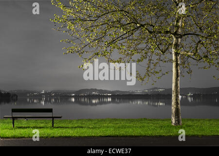 Le lac de Varèse, paysage de nuit en Gavirate Banque D'Images