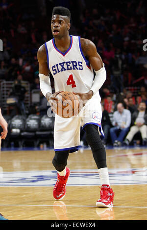 19 décembre 2014 : Philadelphia 76ers l'avant Nerlens Noel (4) en action au cours de la NBA match entre les Charlotte Hornets et les Philadelphia 76ers au Wells Fargo Center de Philadelphie, Pennsylvanie. Les Charlotte Hornets a gagné 109-91. Banque D'Images