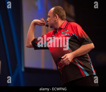 Londres, Royaume-Uni. 18Th Oct, 2014. William Hill World Darts Championship. Ronny Huybrechts [BEL] pendant son jeu avec Andy Smith (28) [FRA]. Credit : Action Plus Sport/Alamy Live News Banque D'Images