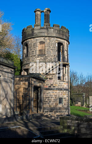 Tour de guet en ruine dominant nouveau Cimetière Calton sur Regent Road, Edinburgh, Scotland, UK. Banque D'Images