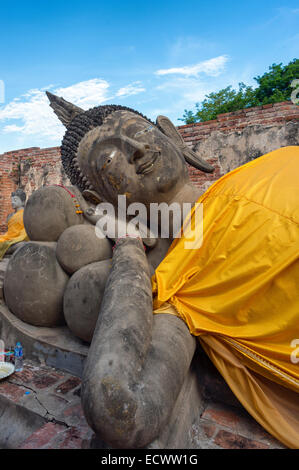 Statue de Bouddha couché du Wat Phutthaisawan à Ayutthaya, Thaïlande Banque D'Images