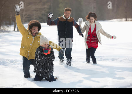 Friends enjoying snowball fight Banque D'Images