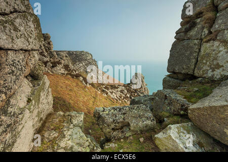 Matin de printemps sur la côte est de l'île de Lundy au large de la côte nord du Devon, Angleterre. Banque D'Images