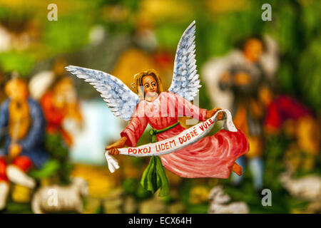 Crèche de Noël traditionnel tchèque . Scène avec angel Gloria excelsis Deo Banque D'Images