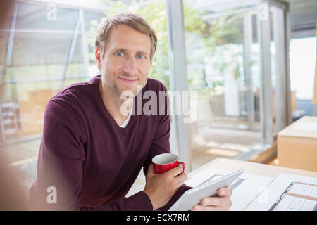 Businessman using digital tablet at office desk Banque D'Images