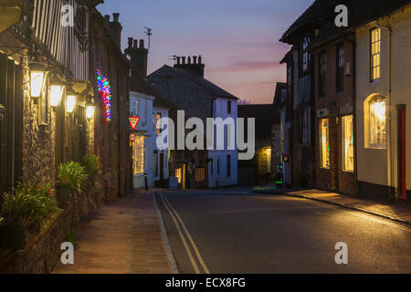 Soirée sur la rue en Alfriston, East Sussex, Angleterre. Banque D'Images