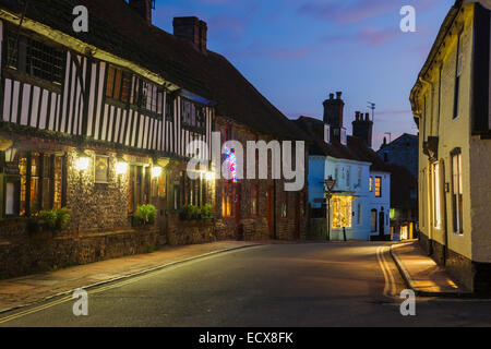 Soirée sur la rue en Alfriston, East Sussex, Angleterre. Banque D'Images