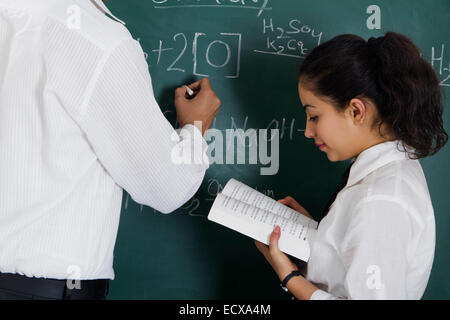 Étudiant de l'enseignement enseignant indien Banque D'Images