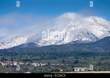 Tenerife - Le Mont Teide dans la neige, Novembre, vu de près de Alcalá. Banque D'Images