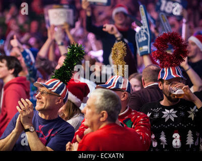 Londres, Royaume-Uni. Dec 21, 2014. William Hill PDC World Darts Championship. Fans de fléchettes au William Hill 2015 Championnat du monde de fléchettes. Credit : Action Plus Sport/Alamy Live News Banque D'Images