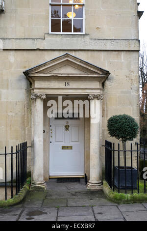 Porte avant et porche de No 18, rue Brock, Bath, Angleterre Banque D'Images