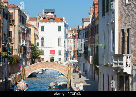 Une scène du canal à Venise, Italie Banque D'Images