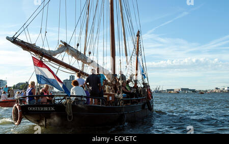 La voile récréative dans le port d'Amsterdam au cours de voile Amsterdam 2010 Banque D'Images