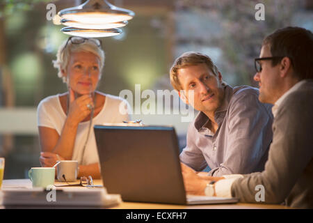 Business people talking in office meeting Banque D'Images