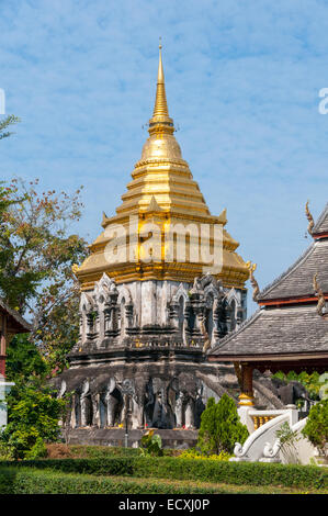 Nord de la Thaïlande : Chiang Mai la ville de temples, comme elle accueille plus de 300 temples bouddhistes. Celui-ci est le temple de l'éléphant Banque D'Images