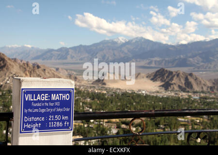 Vue depuis le village de mâtho Shanti Stupa à Leh Banque D'Images