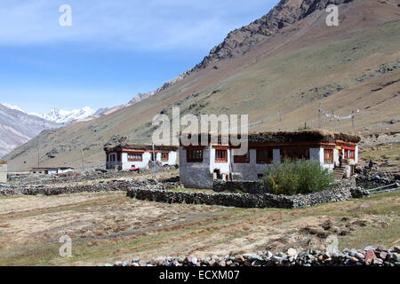 Bouddhiste à distance Village de Rangdum qui se trouve dans la vallée de la Suru du Ladakh en Inde du Nord Banque D'Images