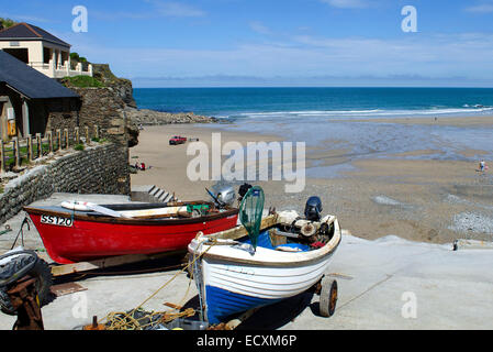 Bateaux de pêche sur la cale de halage à trevaunance cove, st.agnes, Cornwall, uk Banque D'Images